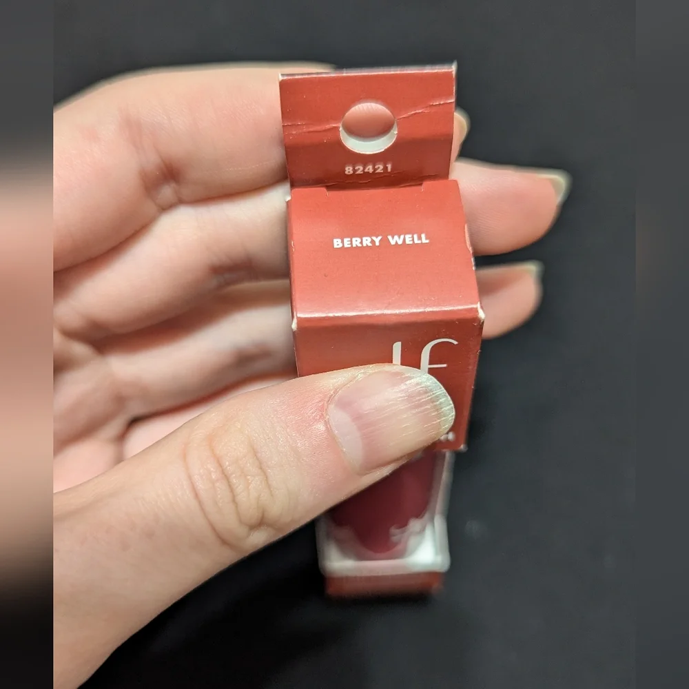 e.l.f. Camo Liquid Blush Color: Berry Well